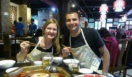 外国人吃辣条爆料视频,外国人挑战中国辣条，辣度揭秘！